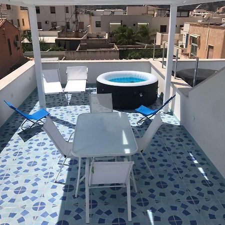 La Casa Di Fronte La Spiaggia Di サン・ヴィート・ロ・カーポ エクステリア 写真