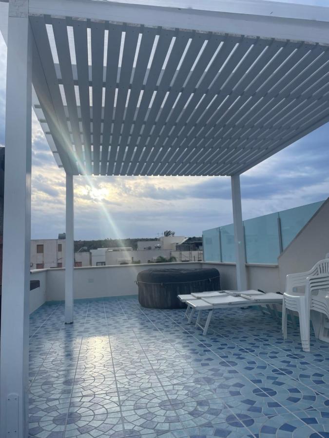 La Casa Di Fronte La Spiaggia Di サン・ヴィート・ロ・カーポ エクステリア 写真