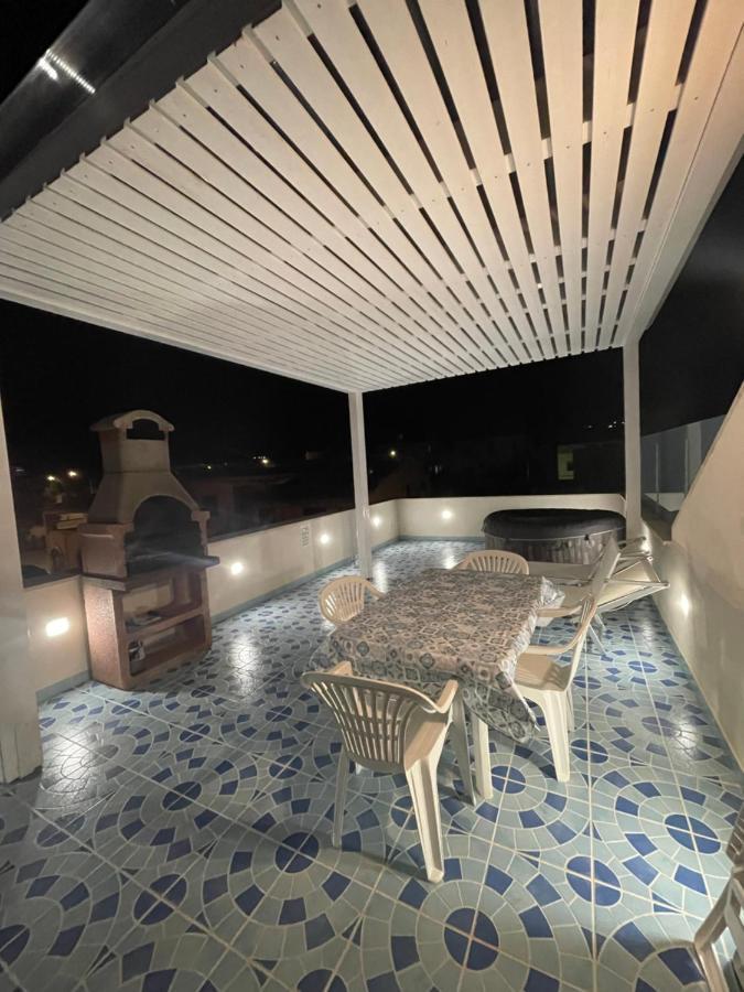 La Casa Di Fronte La Spiaggia Di サン・ヴィート・ロ・カーポ エクステリア 写真