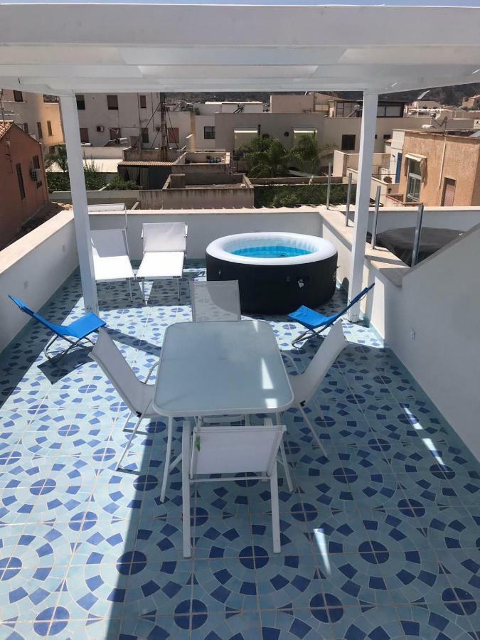 La Casa Di Fronte La Spiaggia Di サン・ヴィート・ロ・カーポ エクステリア 写真